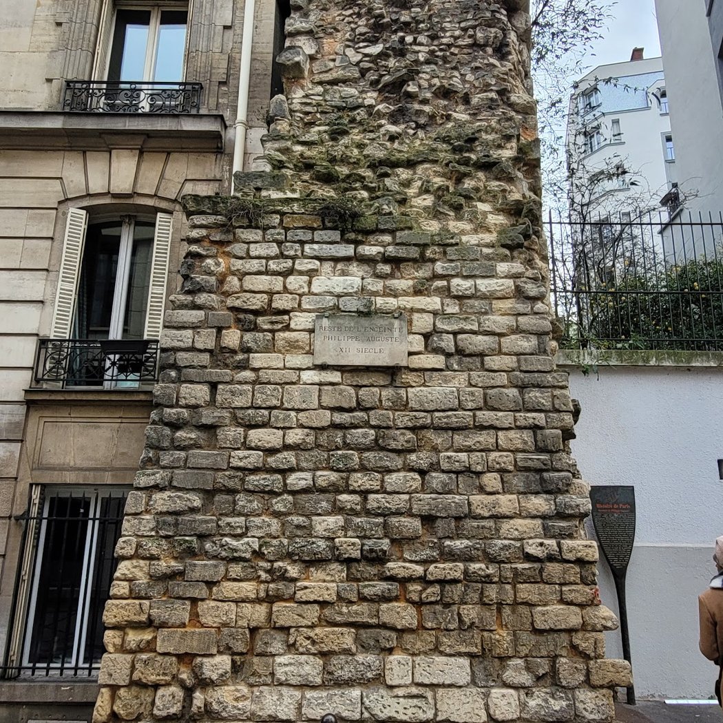 Wall of Philippe II Augustus 1